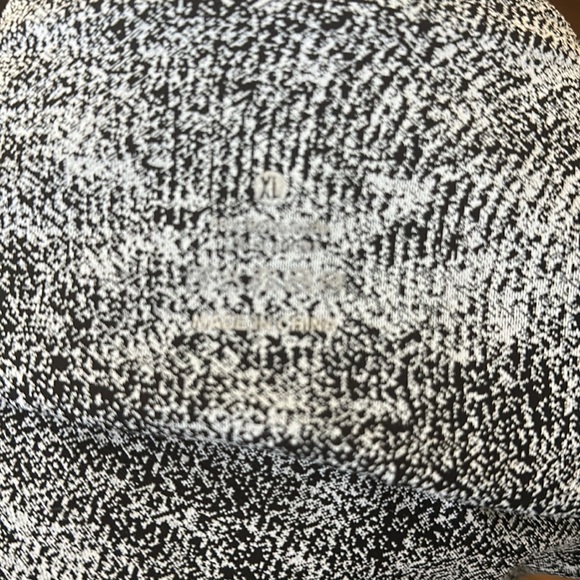 Athletic leggings - Picture 2 of 2